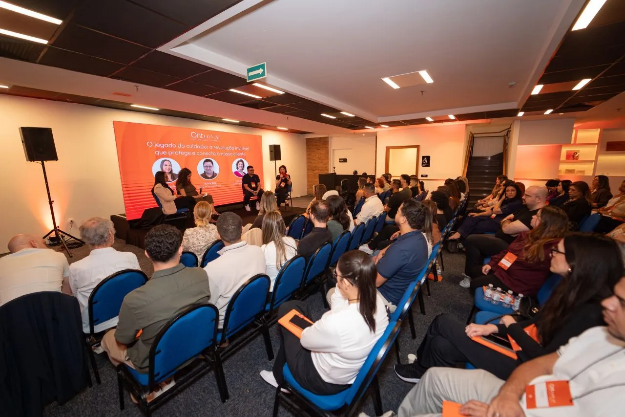 Colaboradores da ORIT na plateia, assistindo ao painel da OritCON'26